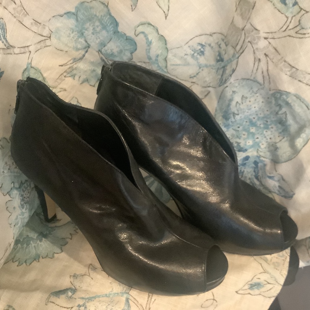 Sexy peep toe black booties